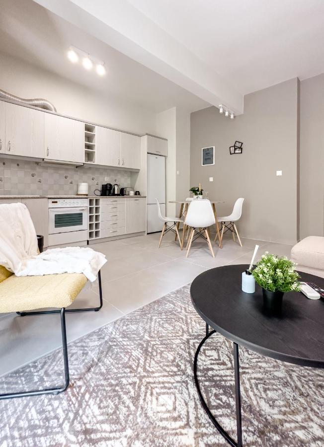 Metro Chic Haven: Modernized Urban Studio Near The Tram Atenas Exterior foto