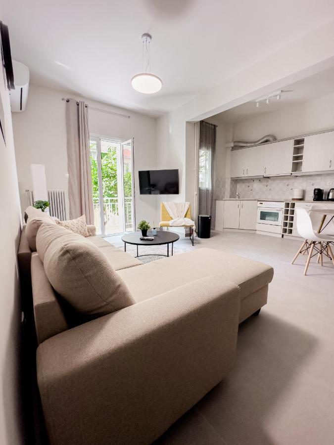 Metro Chic Haven: Modernized Urban Studio Near The Tram Atenas Exterior foto