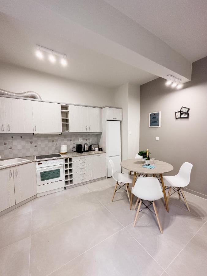 Metro Chic Haven: Modernized Urban Studio Near The Tram Atenas Exterior foto