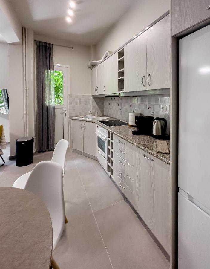 Metro Chic Haven: Modernized Urban Studio Near The Tram Atenas Exterior foto