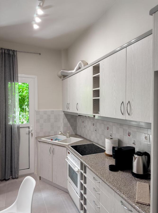 Metro Chic Haven: Modernized Urban Studio Near The Tram Atenas Exterior foto