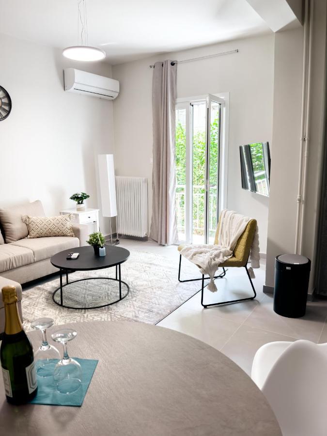 Metro Chic Haven: Modernized Urban Studio Near The Tram Atenas Exterior foto